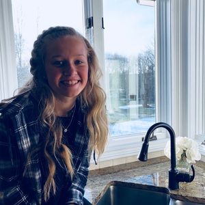 Meet your Posher, Lauren